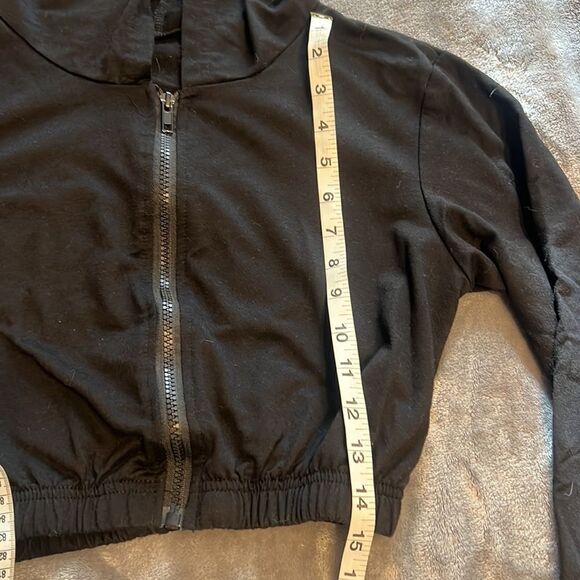 SHEIN Black Cropped Zip-Front Lightweight Top (S) - Picture 2 of 7